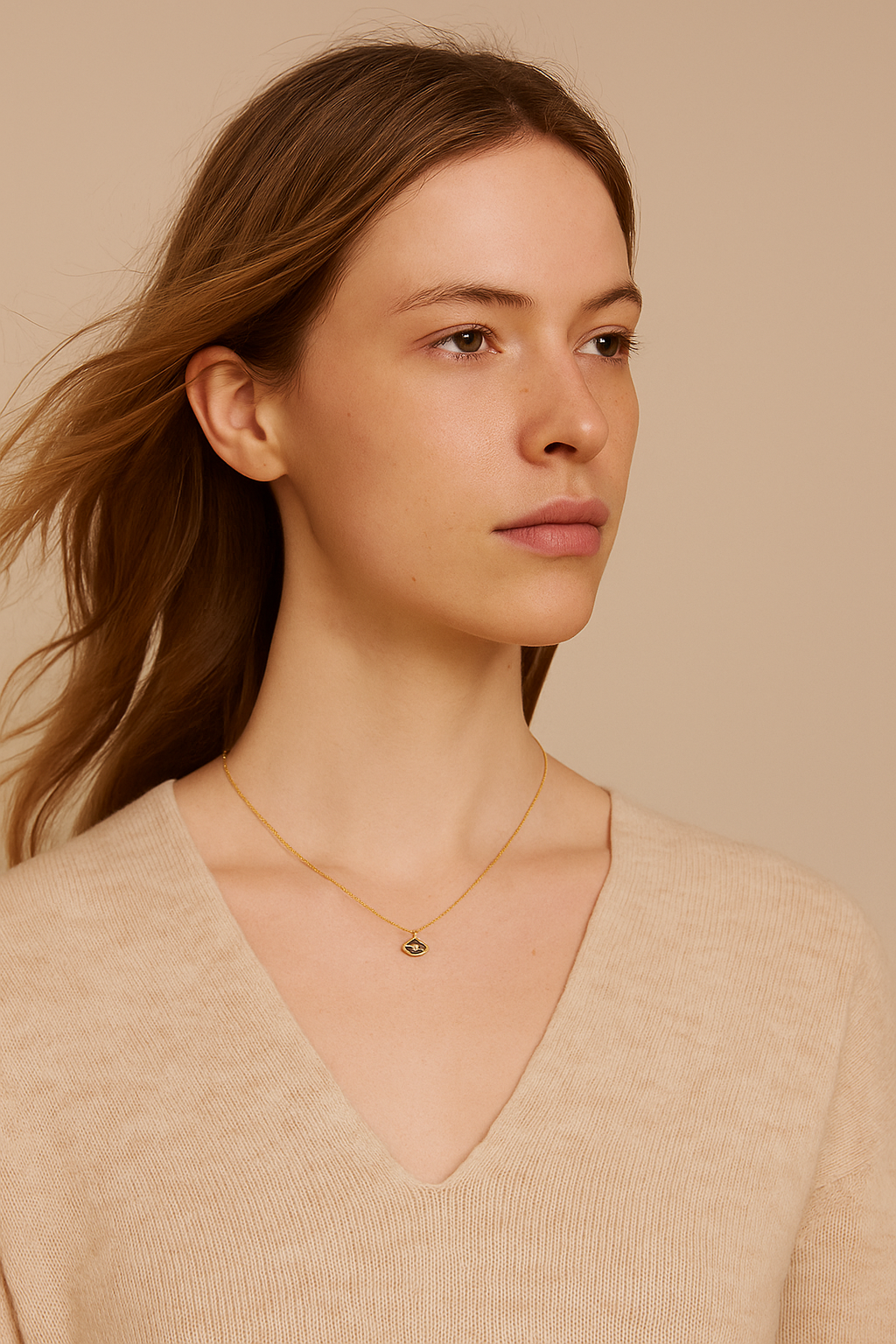 The Best Necklaces for Layering with Minimalist Outfits