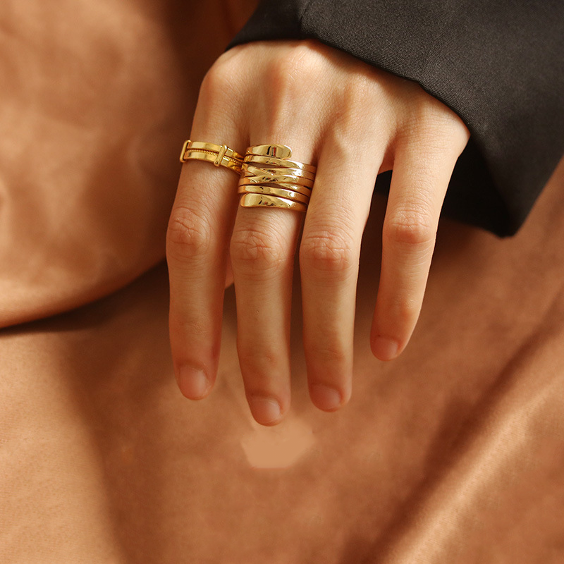 How to Stack Rings: A Minimalist Guide to the Perfect Ring Stack