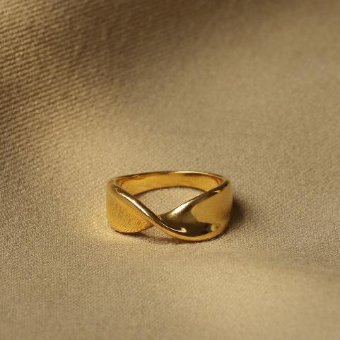 One Twist Ring