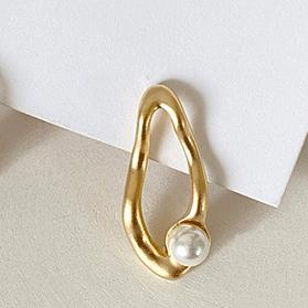 Vibrant Pearl Earring